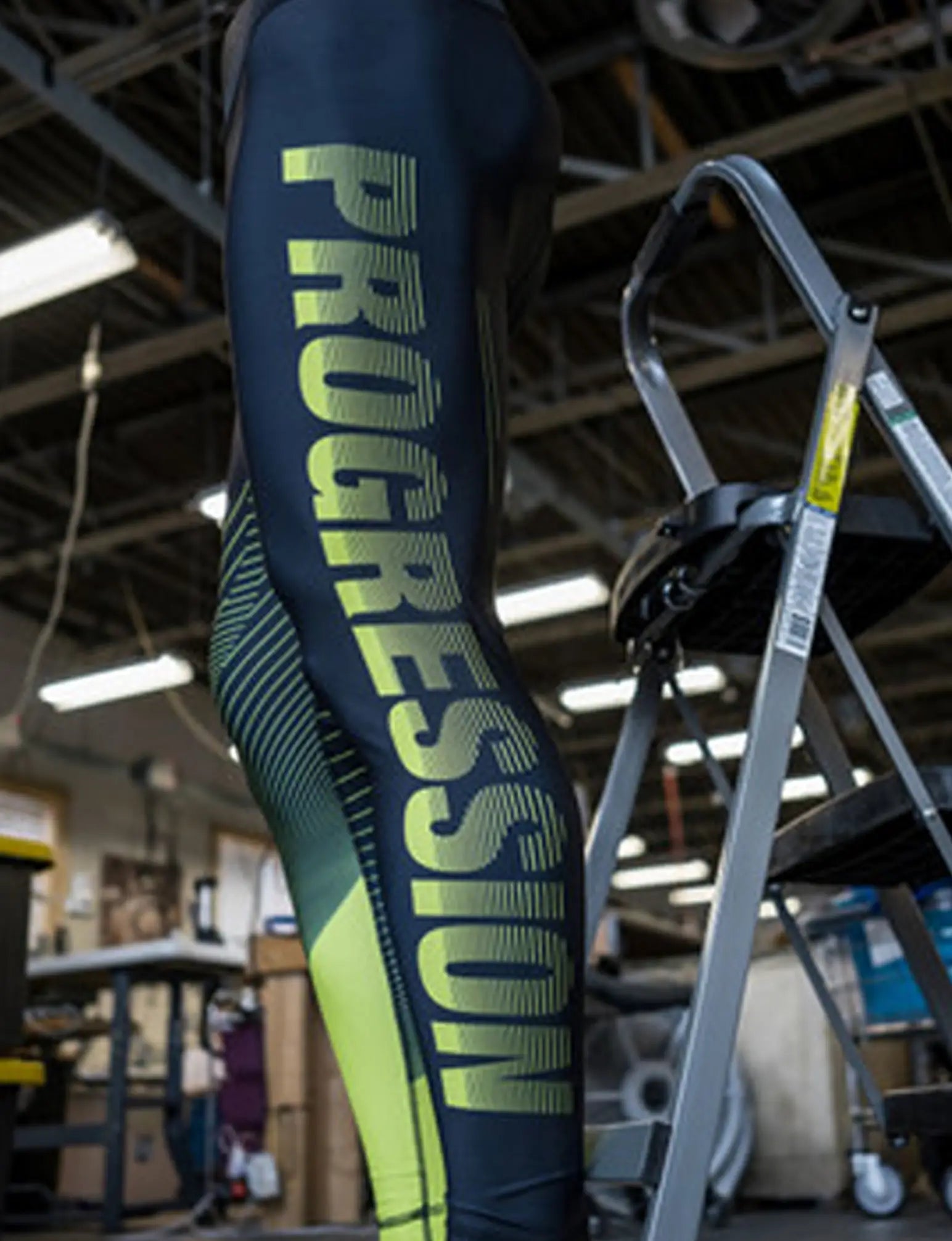 PROGRESSION NEON COMPRESSION SPATS - Image 4